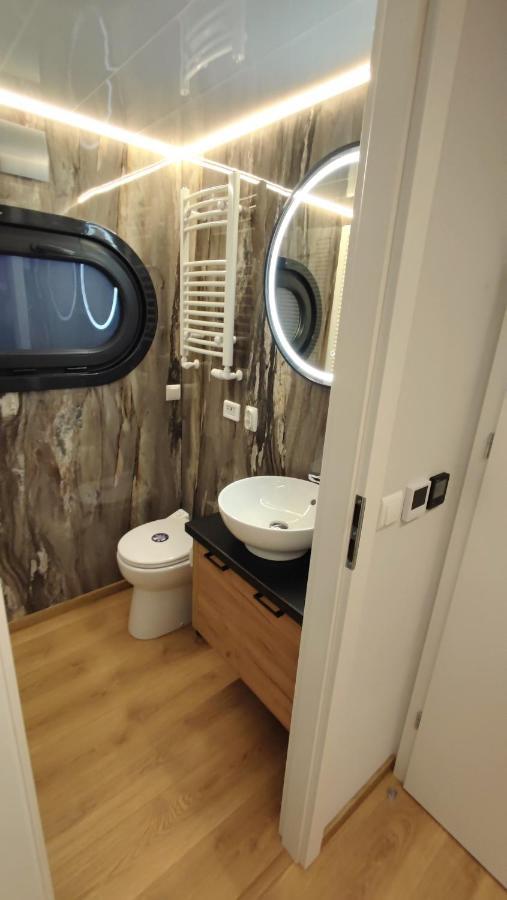 Houseboat Water King Plywajacy Dom Na Wodzie, 7 Os * Breslau