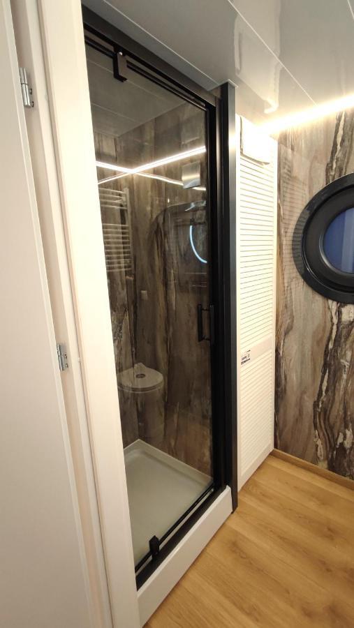 Houseboat Water King Plywajacy Dom Na Wodzie, 7 Os *