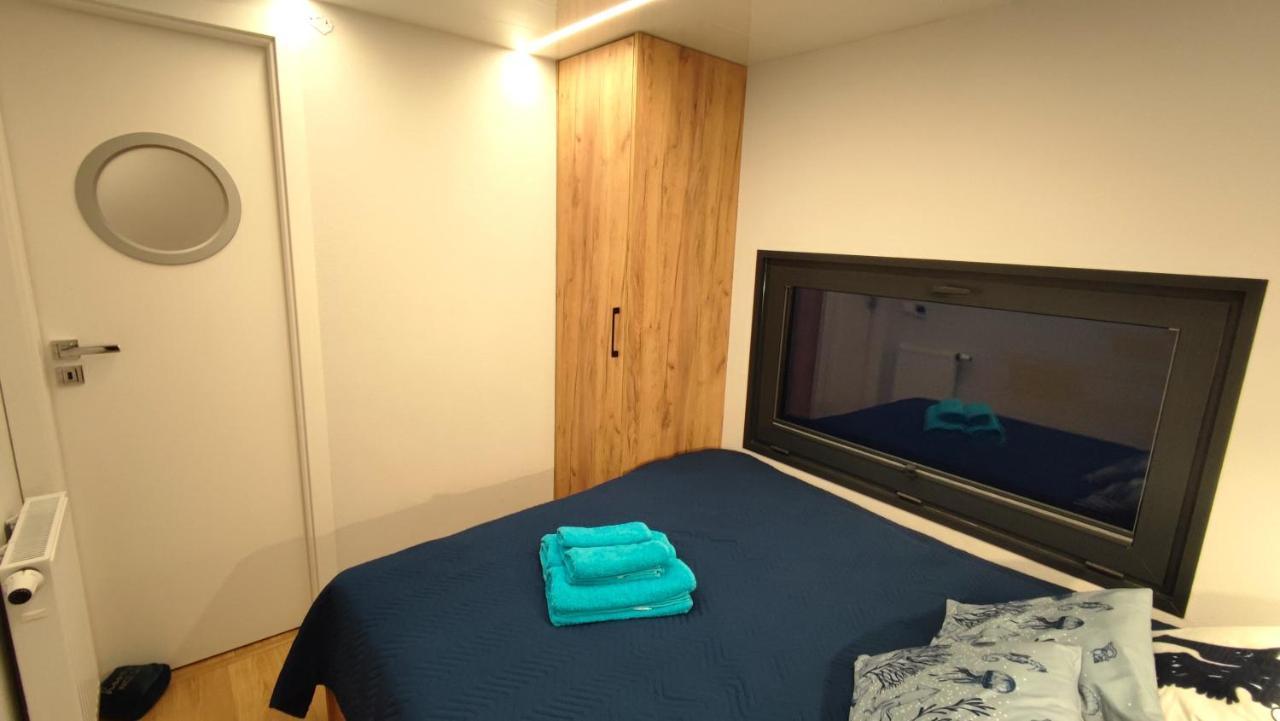 Houseboat Water King Plywajacy Dom Na Wodzie, 7 Os Apartment *