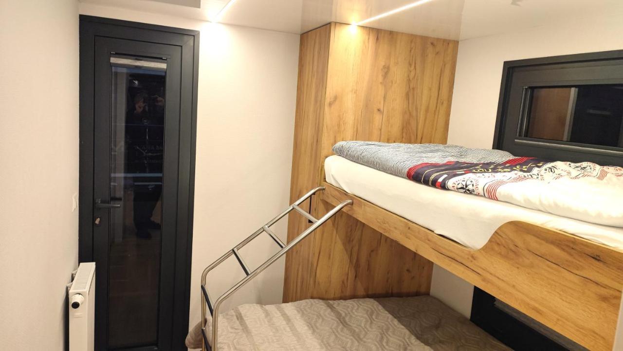 Houseboat Water King Plywajacy Dom Na Wodzie, 7 Os Apartment *